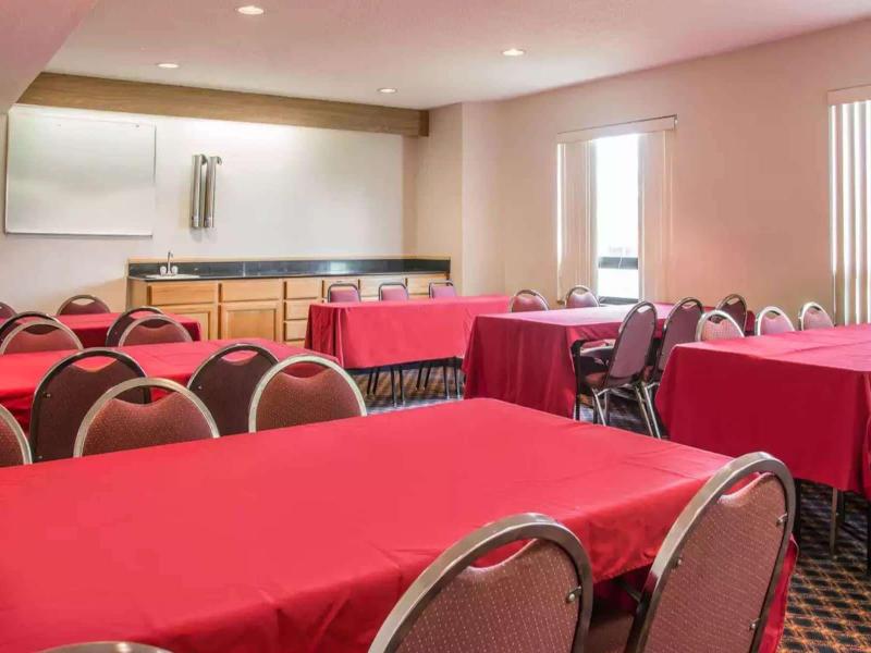 Days Inn Flint / Bishop International Airport image