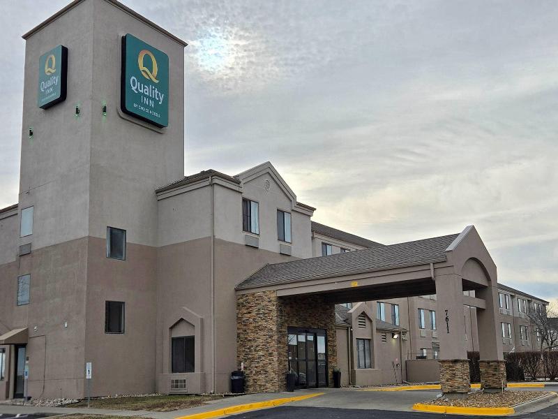 Quality Inn Kansas City International Airport image