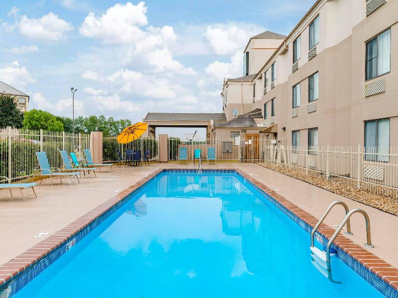 Quality Inn Kansas City International Airport