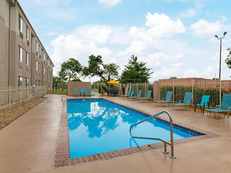Quality Inn Kansas City International Airport