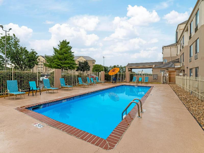 Quality Inn Kansas City International Airport