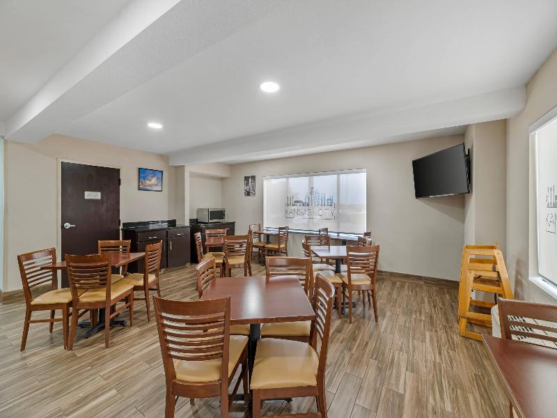Quality Inn Kansas City International Airport