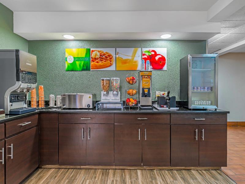Quality Inn Kansas City International Airport