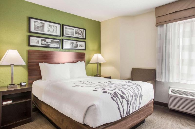 Quality Inn Kansas City International Airport image