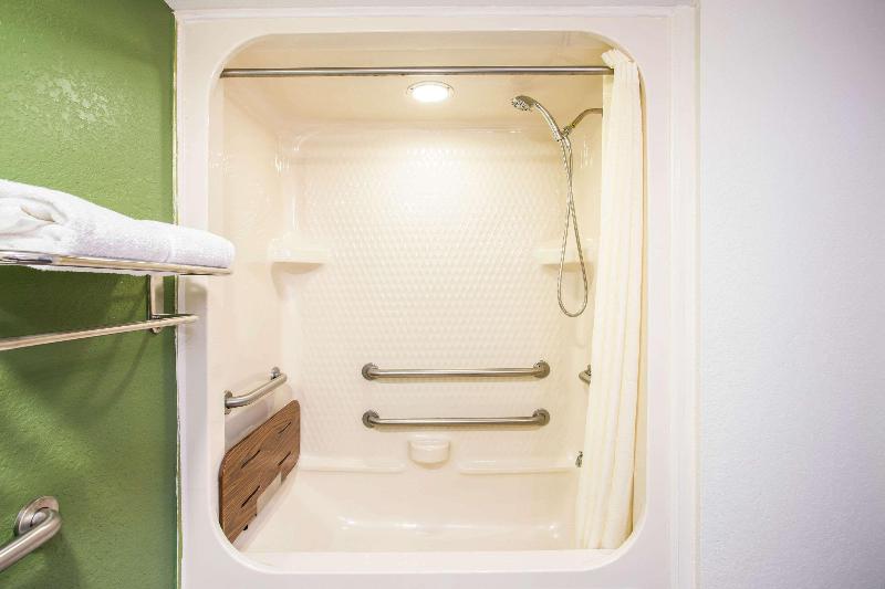 Quality Inn Kansas City International Airport image