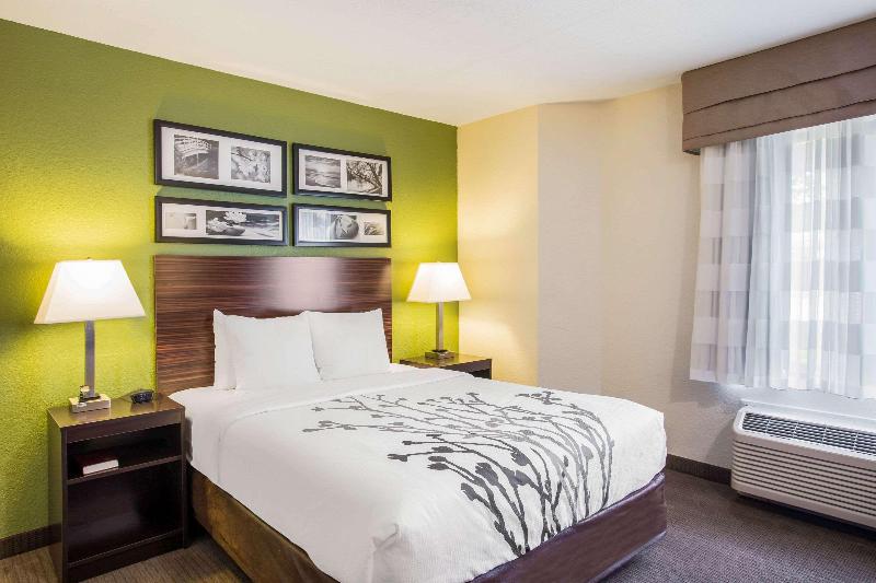 Quality Inn Kansas City International Airport image