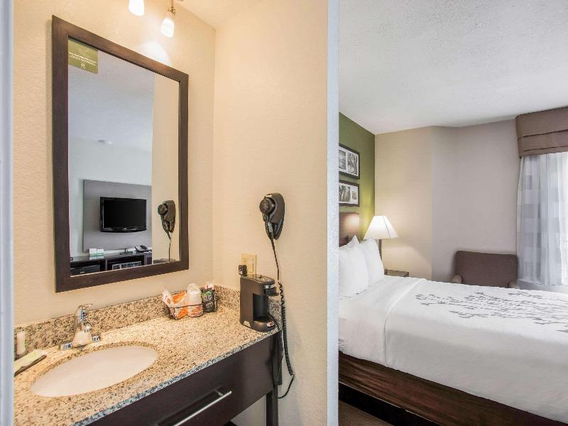 Quality Inn Kansas City International Airport image