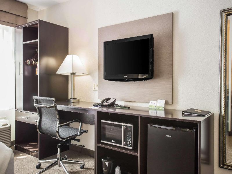 Quality Inn Kansas City International Airport image