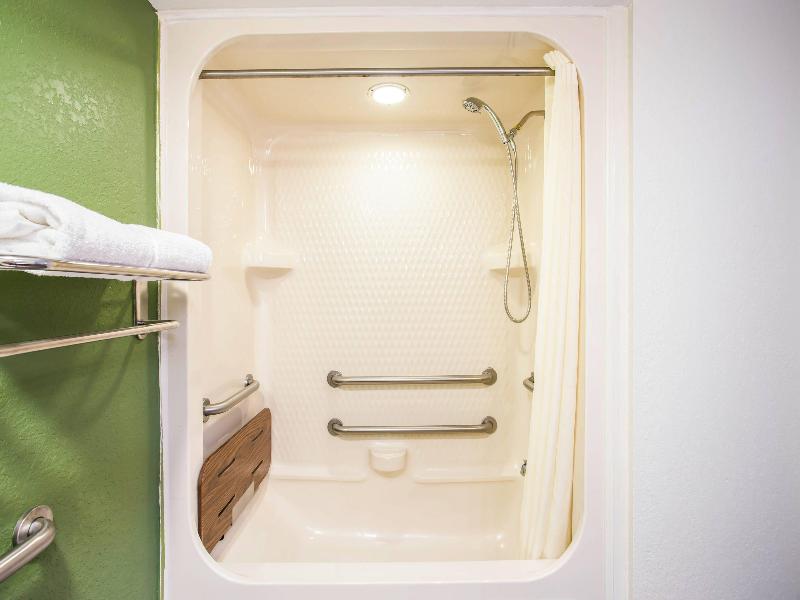 Quality Inn Kansas City International Airport image