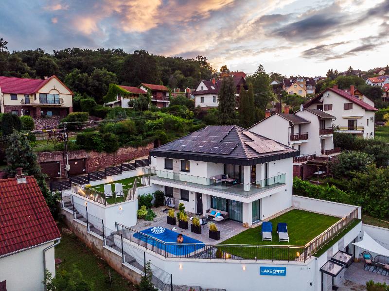 Lake Spirit Boutique Apartments
