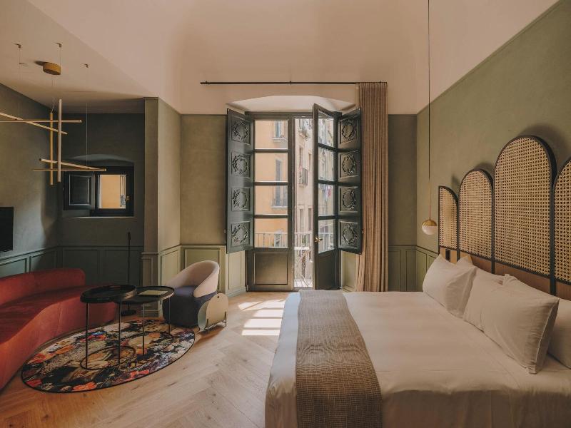 Hotel Palau Fugit image