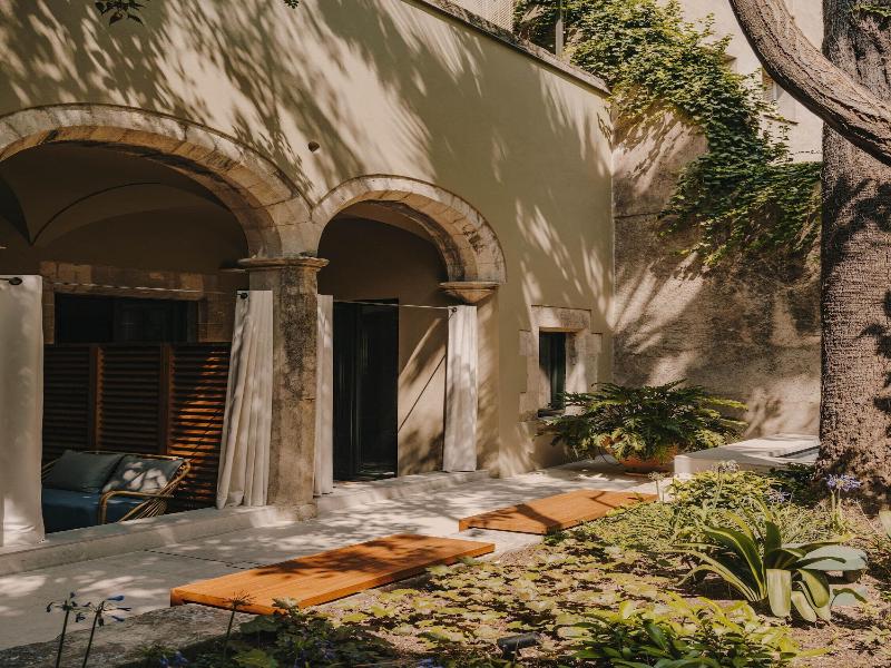 Hotel Palau Fugit image