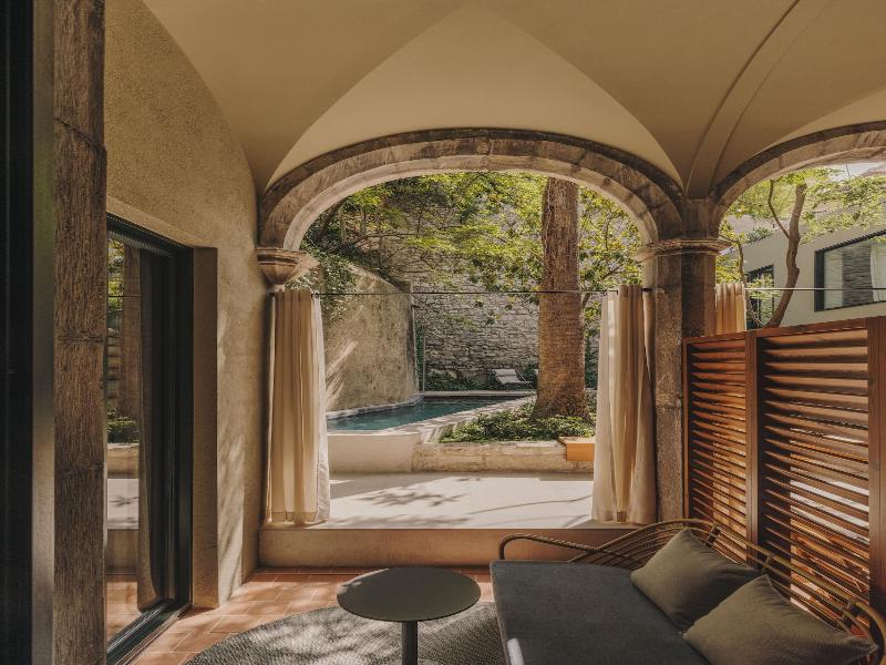 Hotel Palau Fugit image