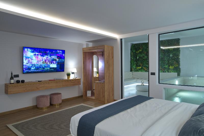 CityLuxe Suites & Rooms image