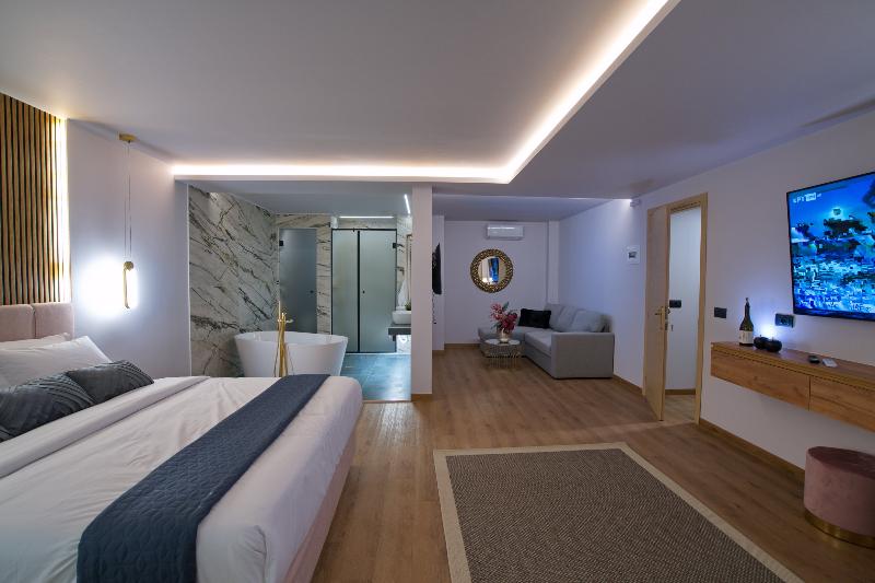 CityLuxe Suites & Rooms image
