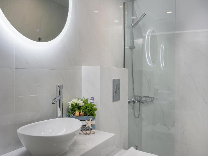 Kristall Suites image