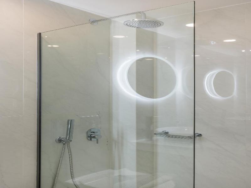 Kristall Suites image