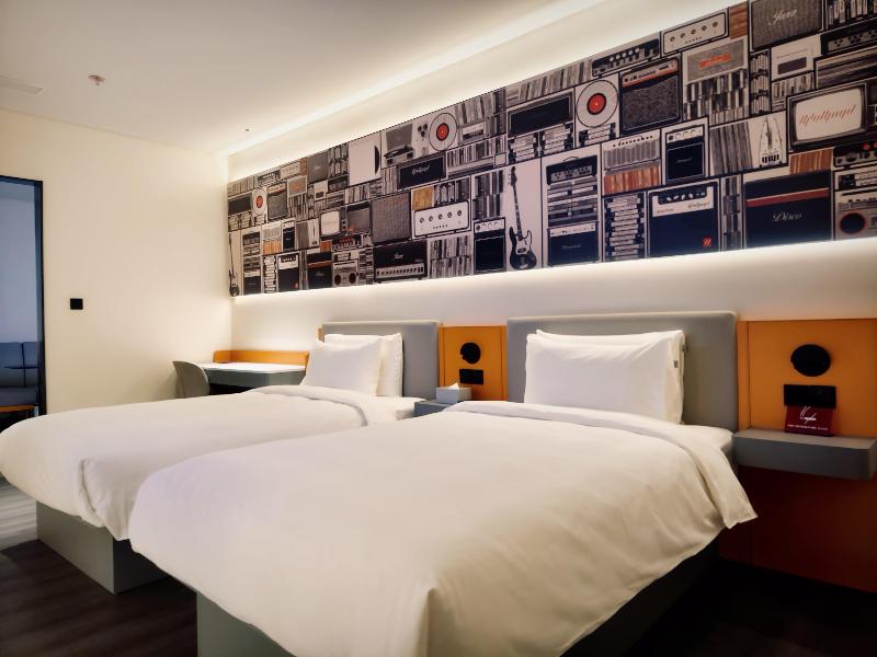 Ibis Hotel (Bai Shan Hun Jiang Street Wanda Plaza) image