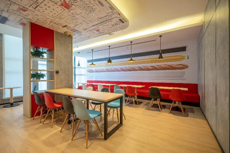 Ibis Hotel (Jinchang Guofang Plaza) image 1