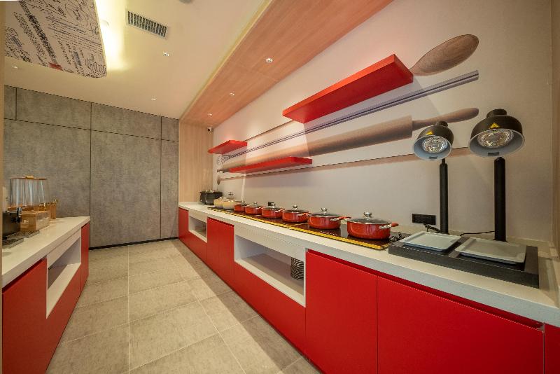 Ibis Hotel (Jinchang Guofang Plaza) image 2