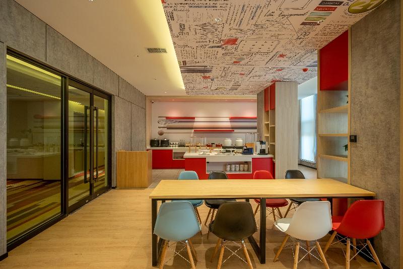 Ibis Hotel (Jinchang Guofang Plaza) image 3