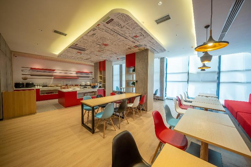 Ibis Hotel (Jinchang Guofang Plaza) image 4