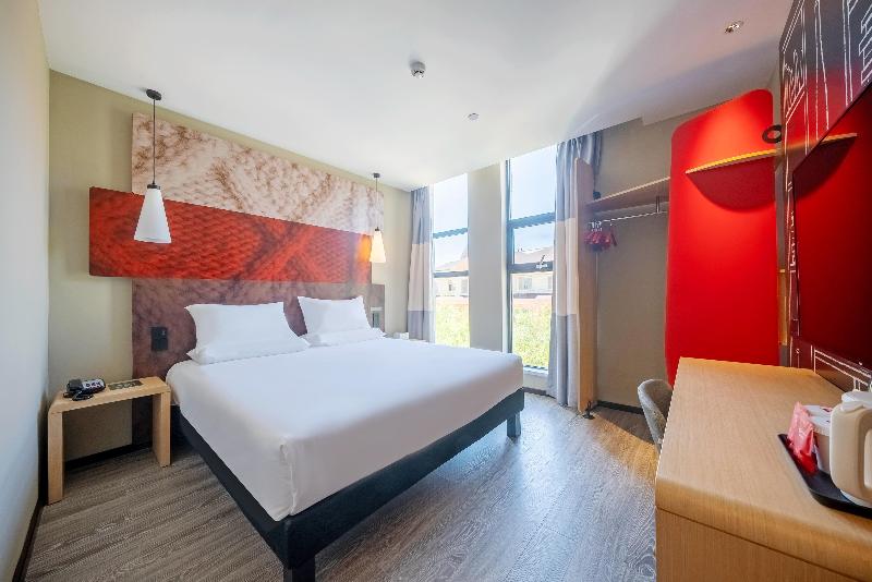 Ibis Hotel (Jinchang Guofang Plaza) image