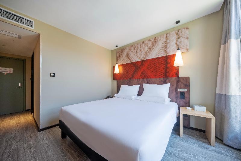Ibis Hotel (Jinchang Guofang Plaza) image