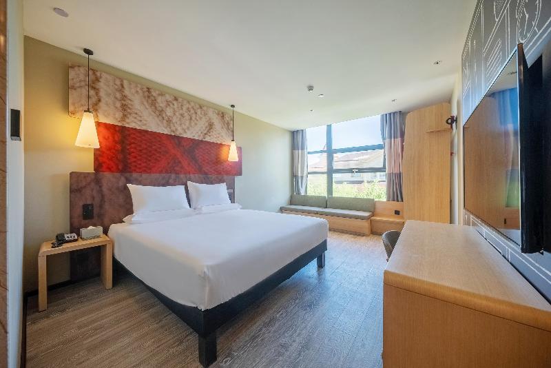 Ibis Hotel (Jinchang Guofang Plaza) image