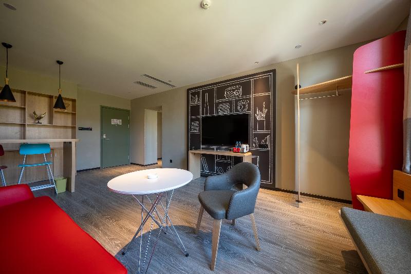 Ibis Hotel (Jinchang Guofang Plaza) image