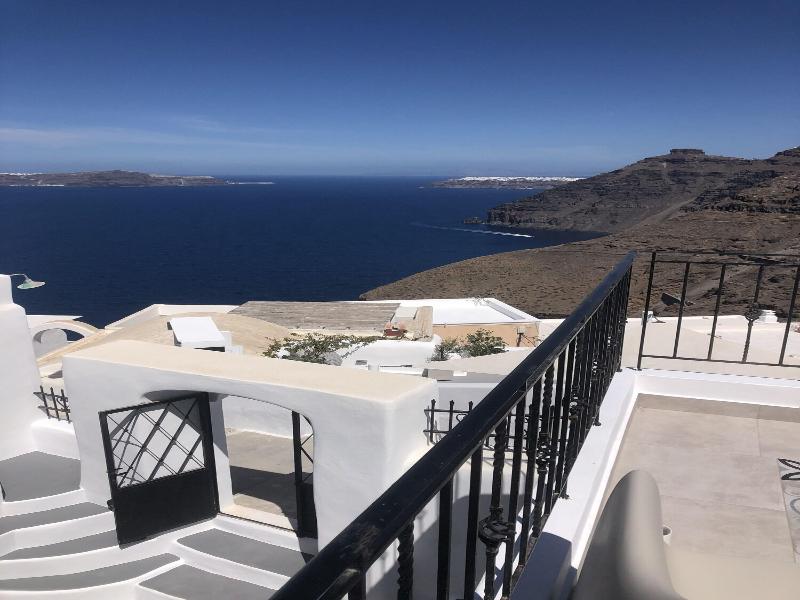 Doukas Caldera Suites Fira — photo 15