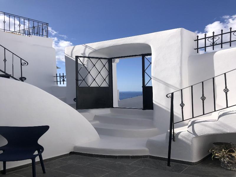 Doukas Caldera Suites Fira — photo 4