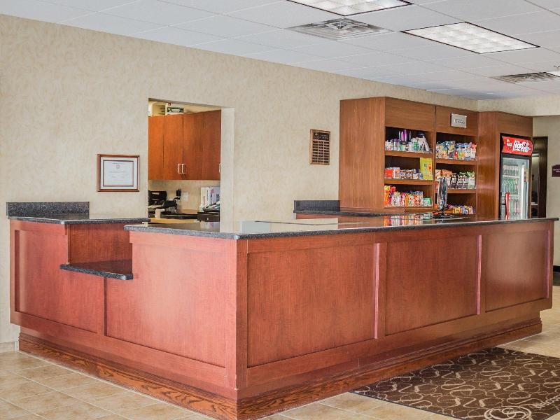 Comfort Suites (Escanaba) image