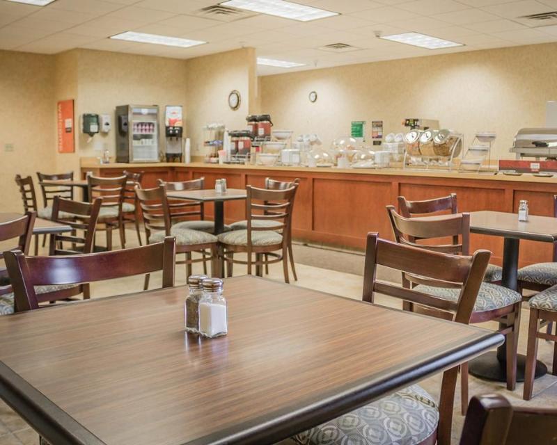 Comfort Suites (Escanaba) image