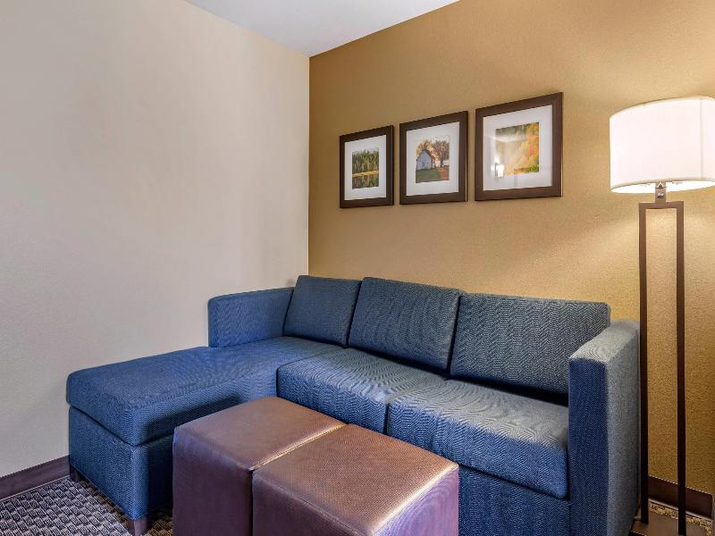 Comfort Suites (Escanaba) image