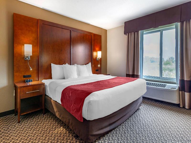 Comfort Suites (Escanaba) image