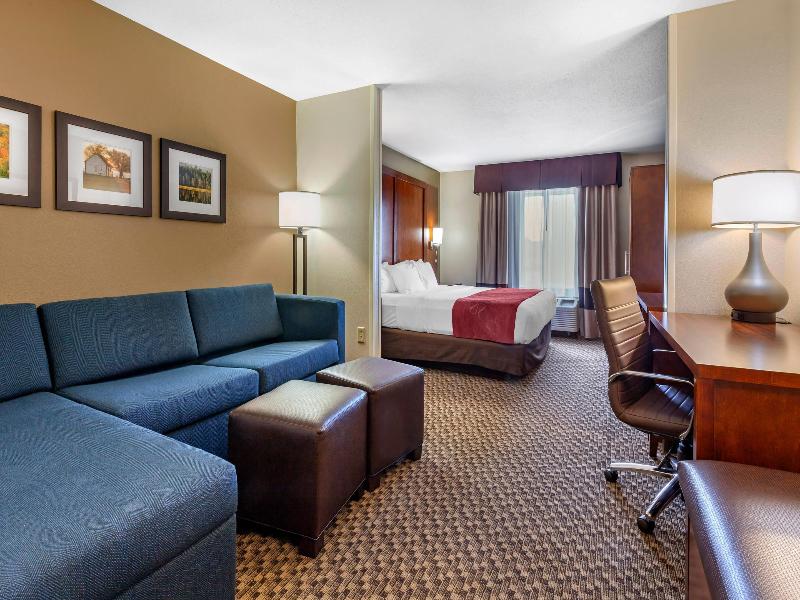 Comfort Suites (Escanaba) image