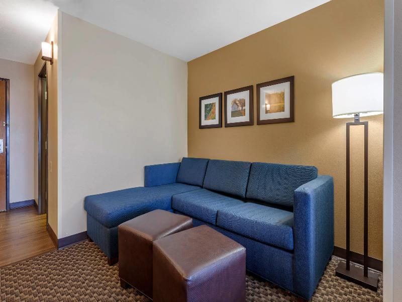 Comfort Suites (Escanaba) image