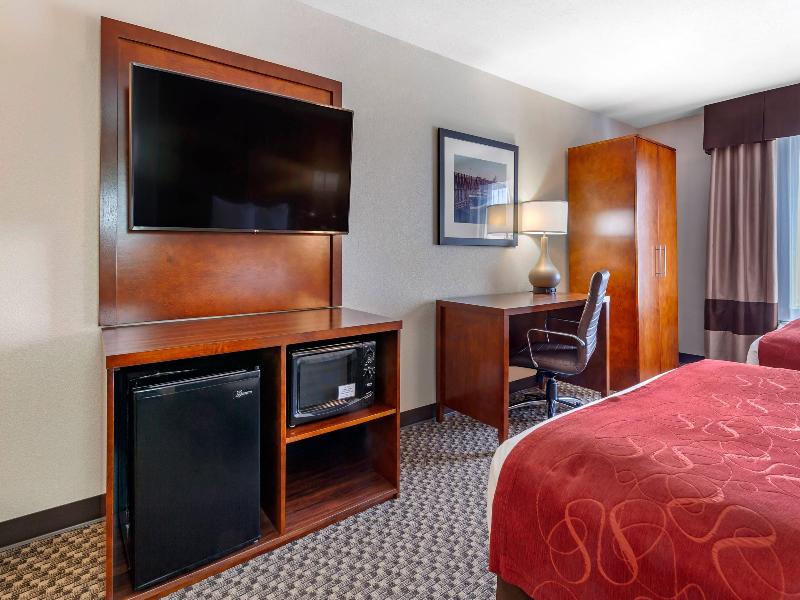 Comfort Suites (Escanaba) image