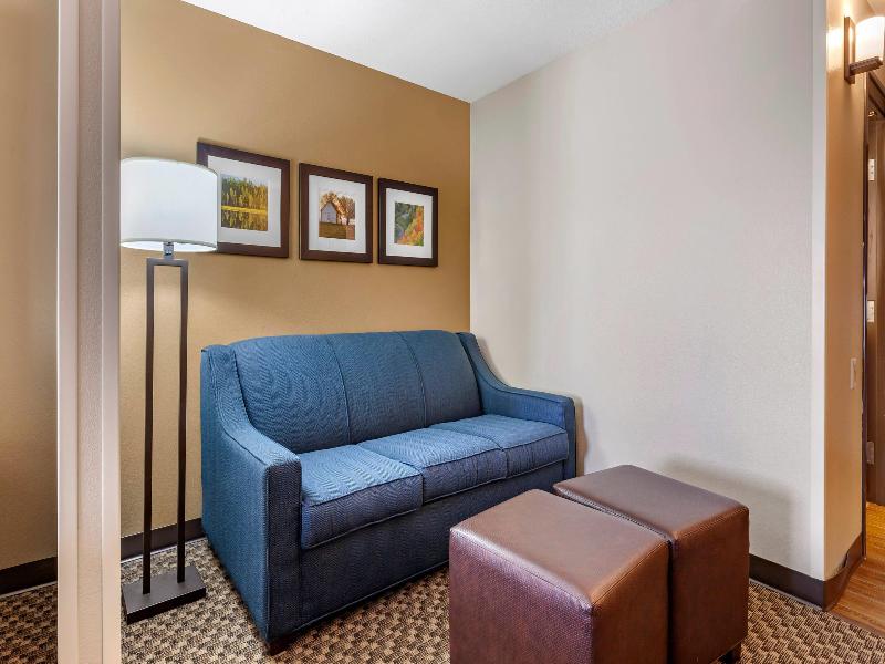Comfort Suites (Escanaba) image