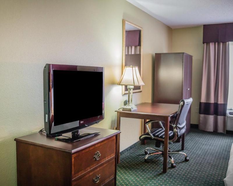 Comfort Suites (Escanaba) image