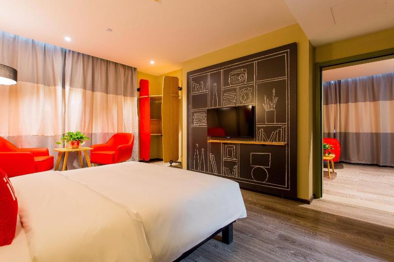 Ibis Hotel Baoji South Station High Tech Area image