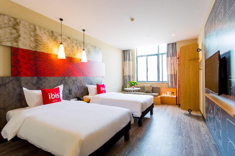 Ibis Hotel Baoji South Station High Tech Area image