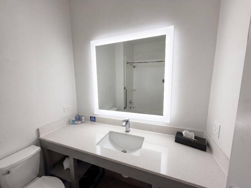 Comfort Suites Galveston image