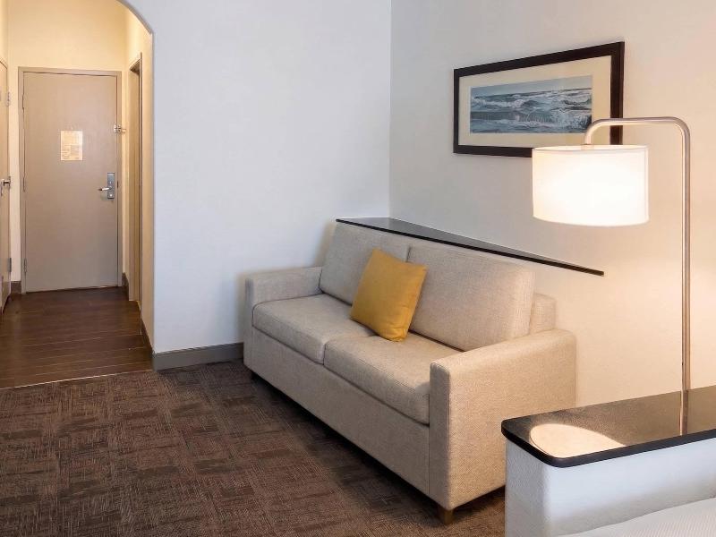 Comfort Suites Galveston image