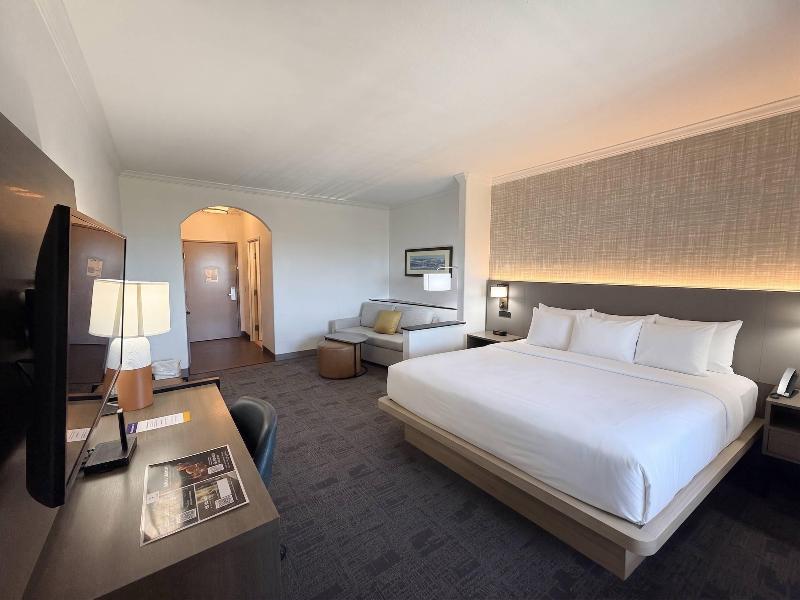 Comfort Suites Galveston image