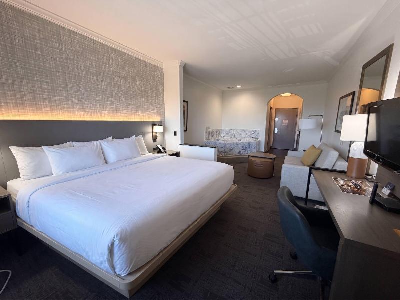 Comfort Suites Galveston image