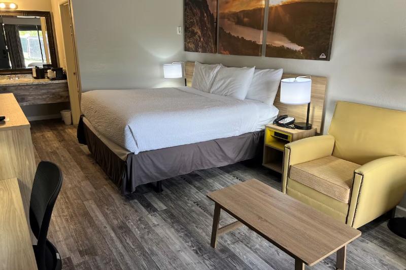 Days Inn By Wyndham Branson Ozarks