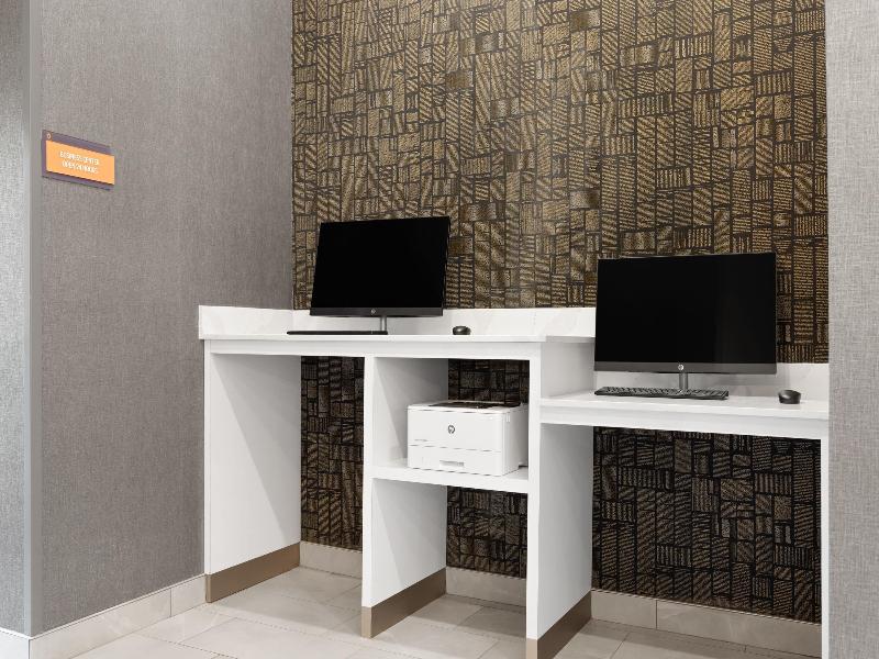 La Quinta Inn & Suites By Wyndham Olive Branch image