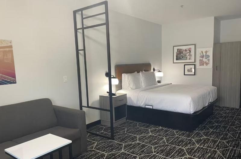 La Quinta Inn & Suites By Wyndham Olive Branch image